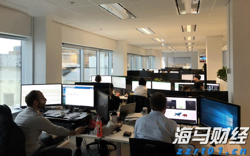 媒体报道：特斯拉(TSLA.US)机器人产量远未达标，承诺年底前生产5000台，现仅有几百台